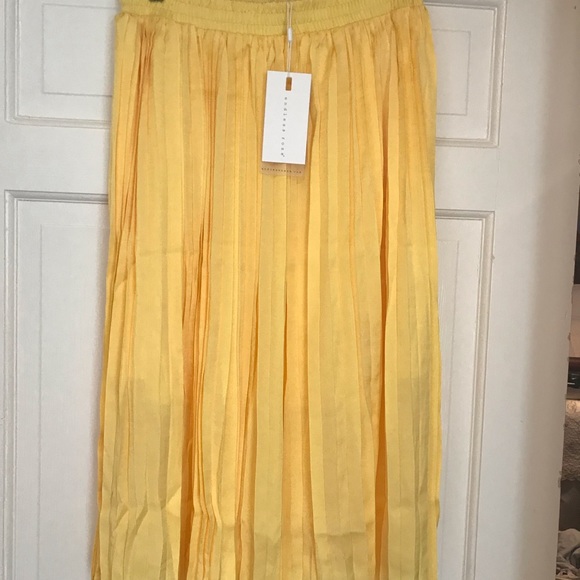 Endless Rose Dresses & Skirts - NWT Endless Rose L Acid Yellow Pleated Midi Skirt
